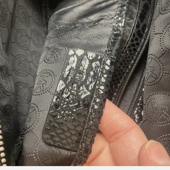 Michael Kors Snake Embossed Leather Shoulder Bag/Cross Body Jet Set BlacK - Picture 15 of 16
